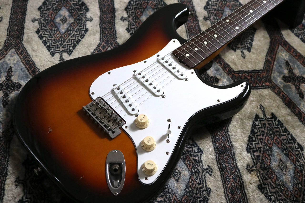 Fender Japan ST-62 Sunburst w/ Monty's 62 Stratocaster Set