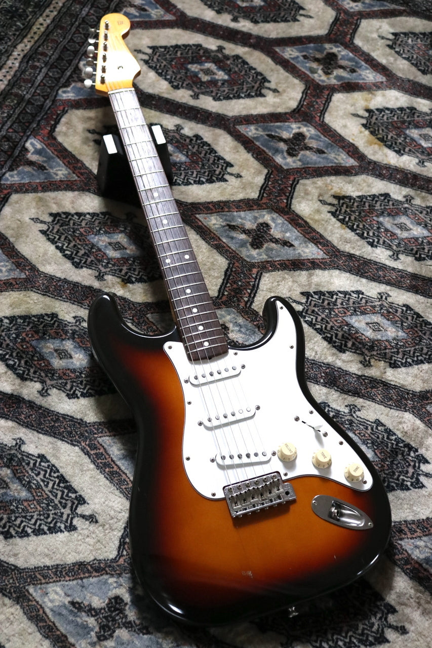 Fender Japan ST-62 Sunburst w/ Monty's 62 Stratocaster Set