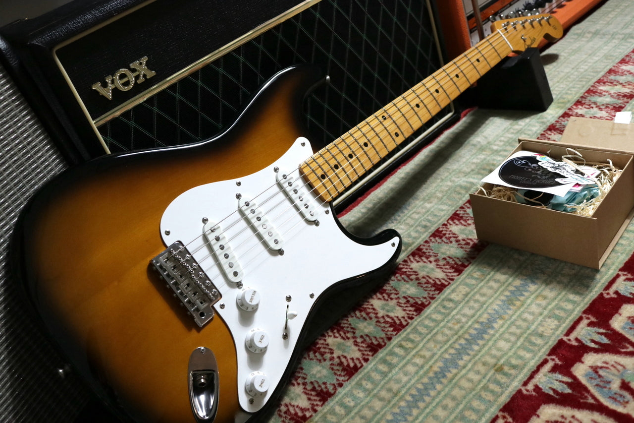 Fender Japan Stratocaster Sunburst w/ Monty's Retrowind Stratocaster Set