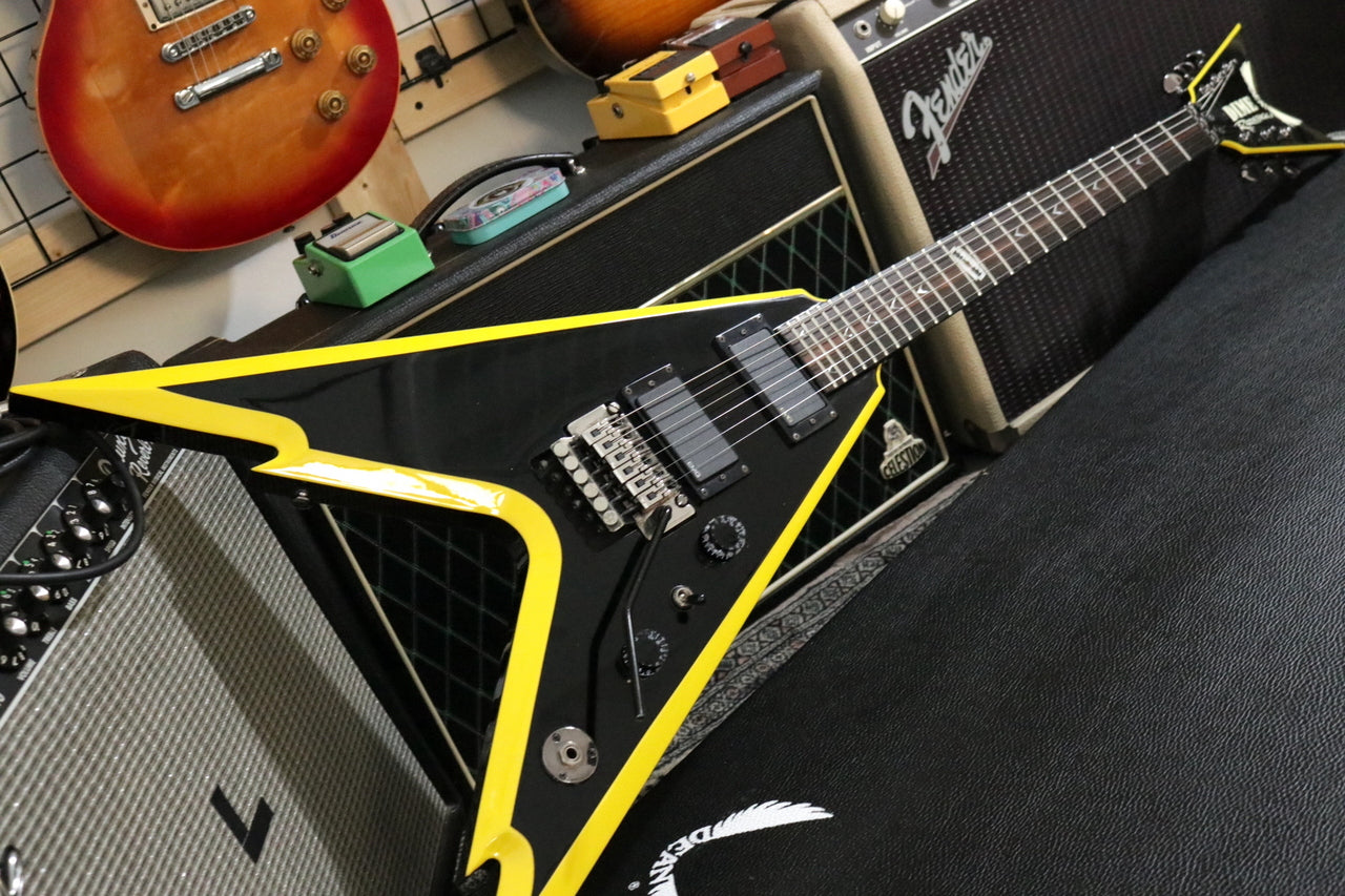 DEAN Razorback V 255 Classic Black with Yellow Bevels 2007