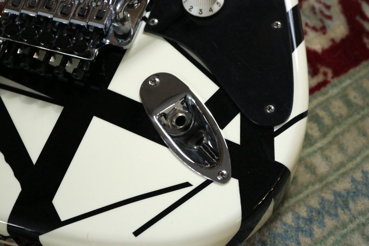 EVH Striped Series White with Black Stripes 2022