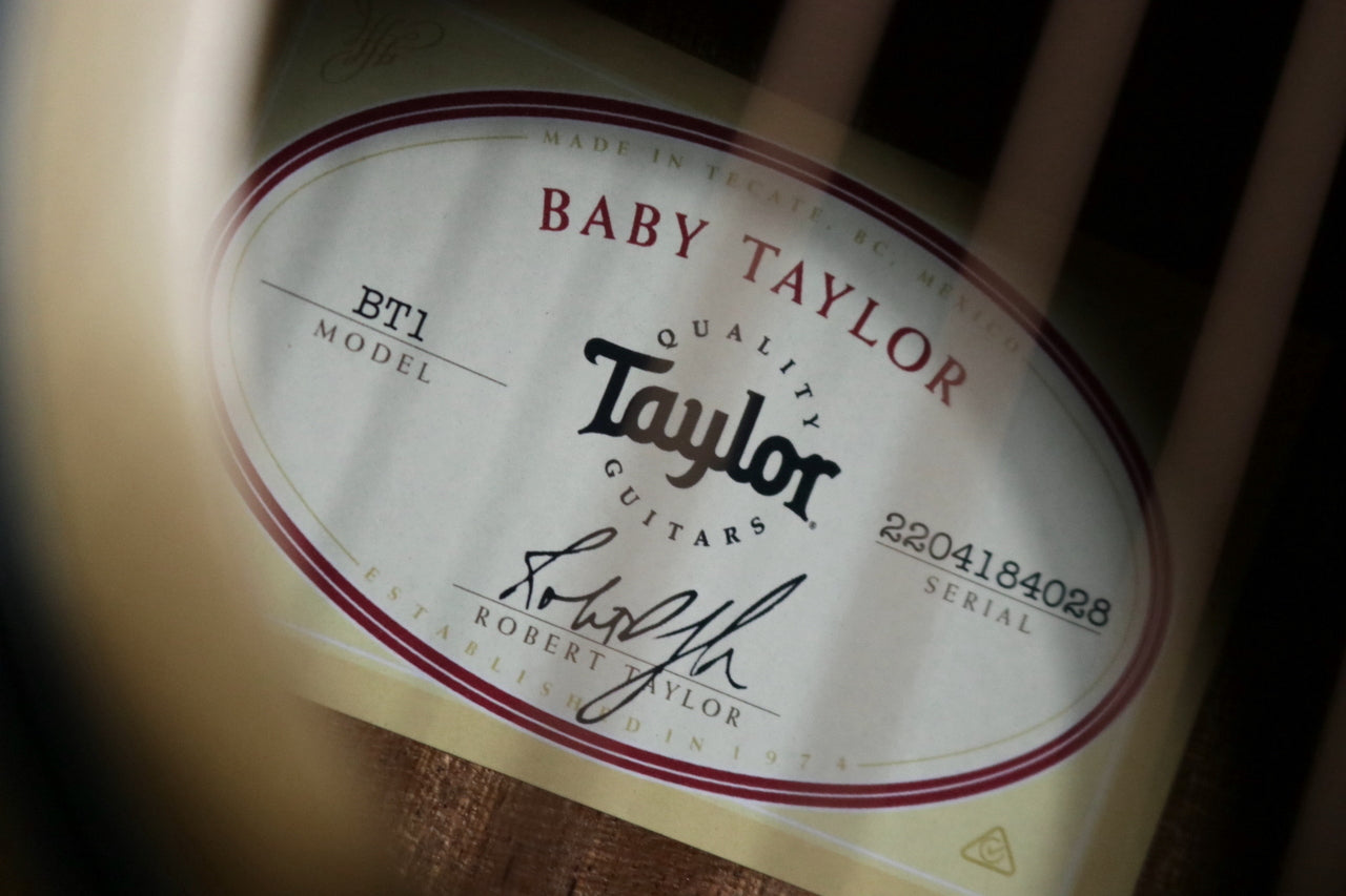 Taylor BT1 (Baby Taylor Walnut) 【Taylor公認 リペアマン在籍店】