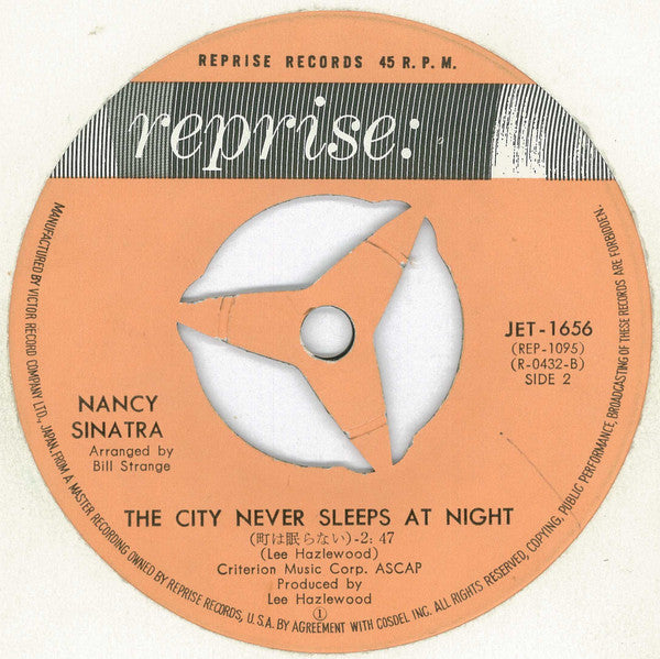 Nancy Sinatra - にくい貴方 = These Boots Are Made For Walkin' / 町は眠らない =...